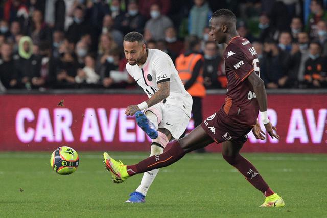 文班28+13+7+5马刺终结雷霆6连胜 篮网擒老鹰